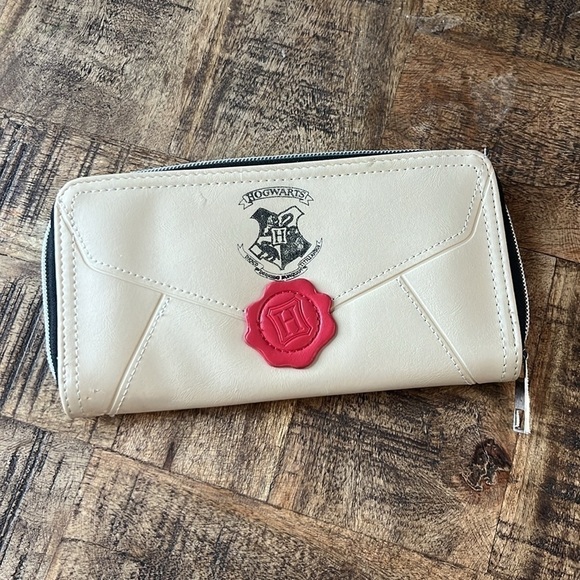 HARRY POTTER Hogwarts Letter Zip Around Wallet Faux Leather - Picture 2 of 8